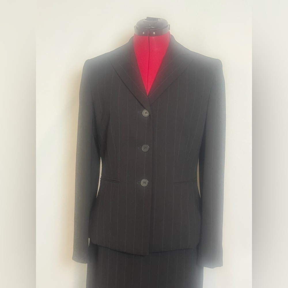 Le Suit Skirt Suit Woman's Size 6 Black Pinstriped 2-Piece Set Blazer & Skirt - Picture 14 of 15